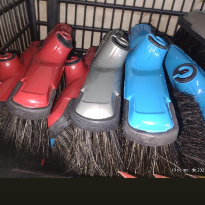VASSOURA DE PELO ANIMAL 30 CM com cabo 1.30